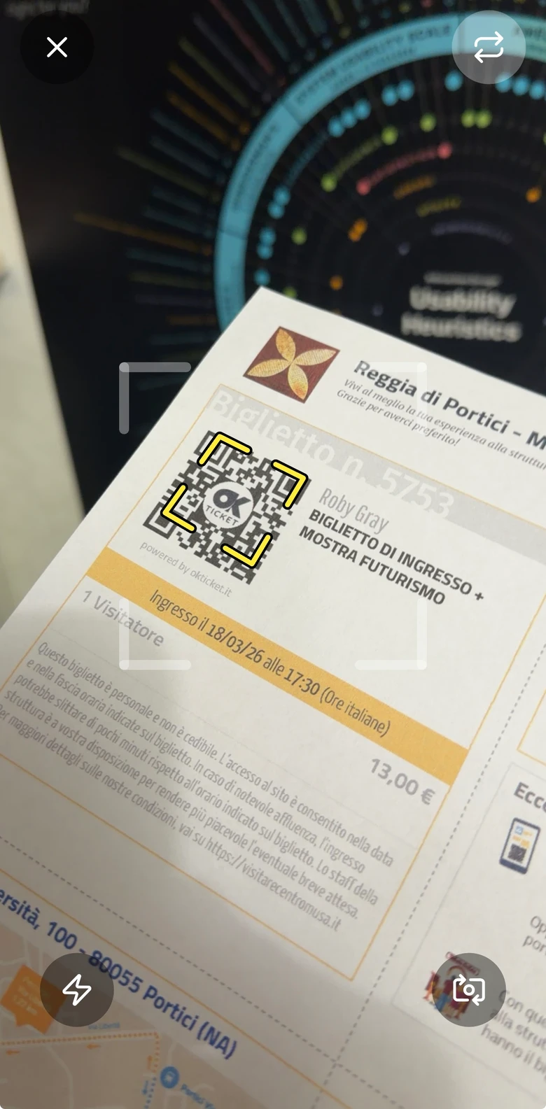 Scanner okDesk in azione — mirino agganciato al QR code di un biglietto per la convalida all’ingresso